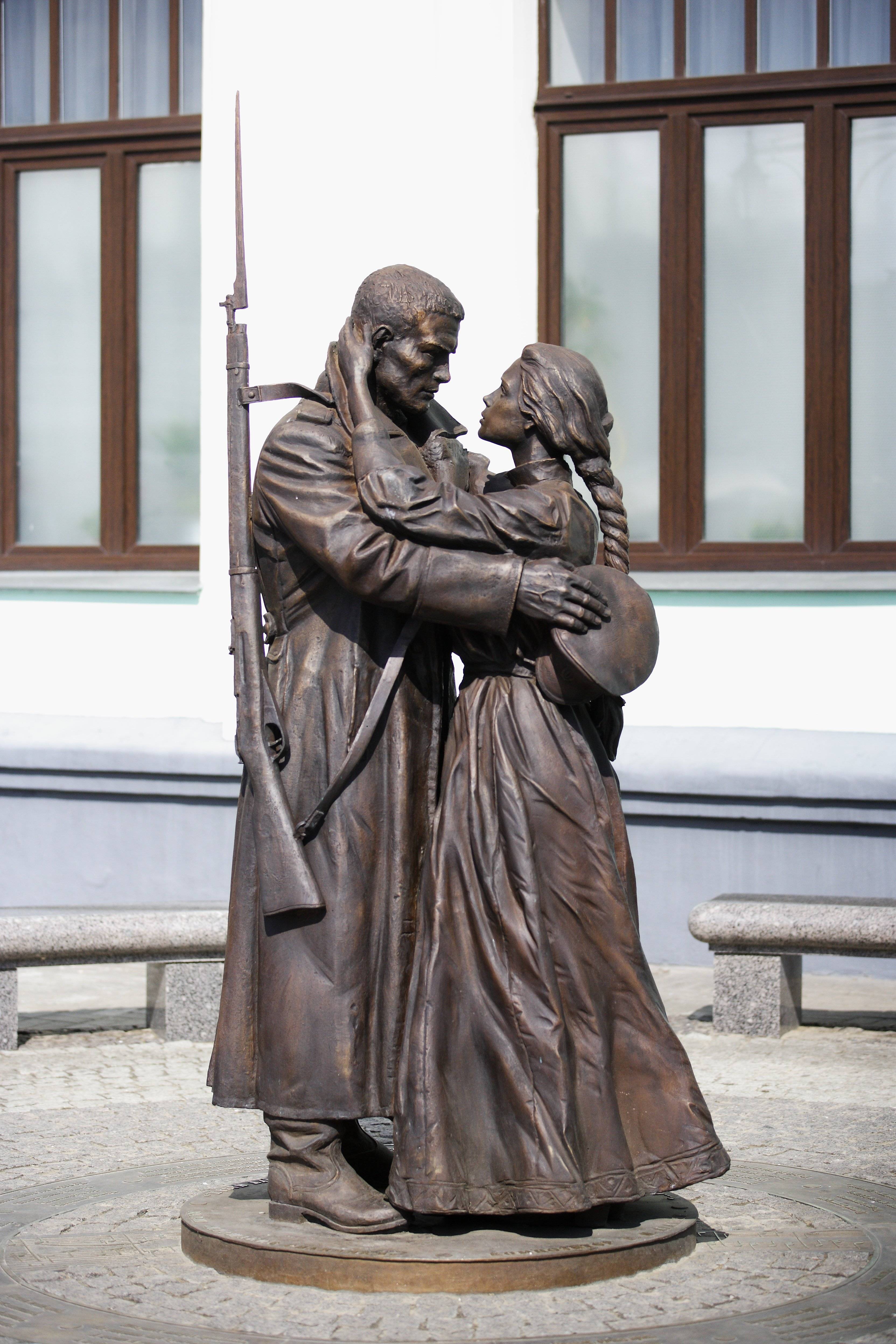 Памятник "Прощание Славянки"