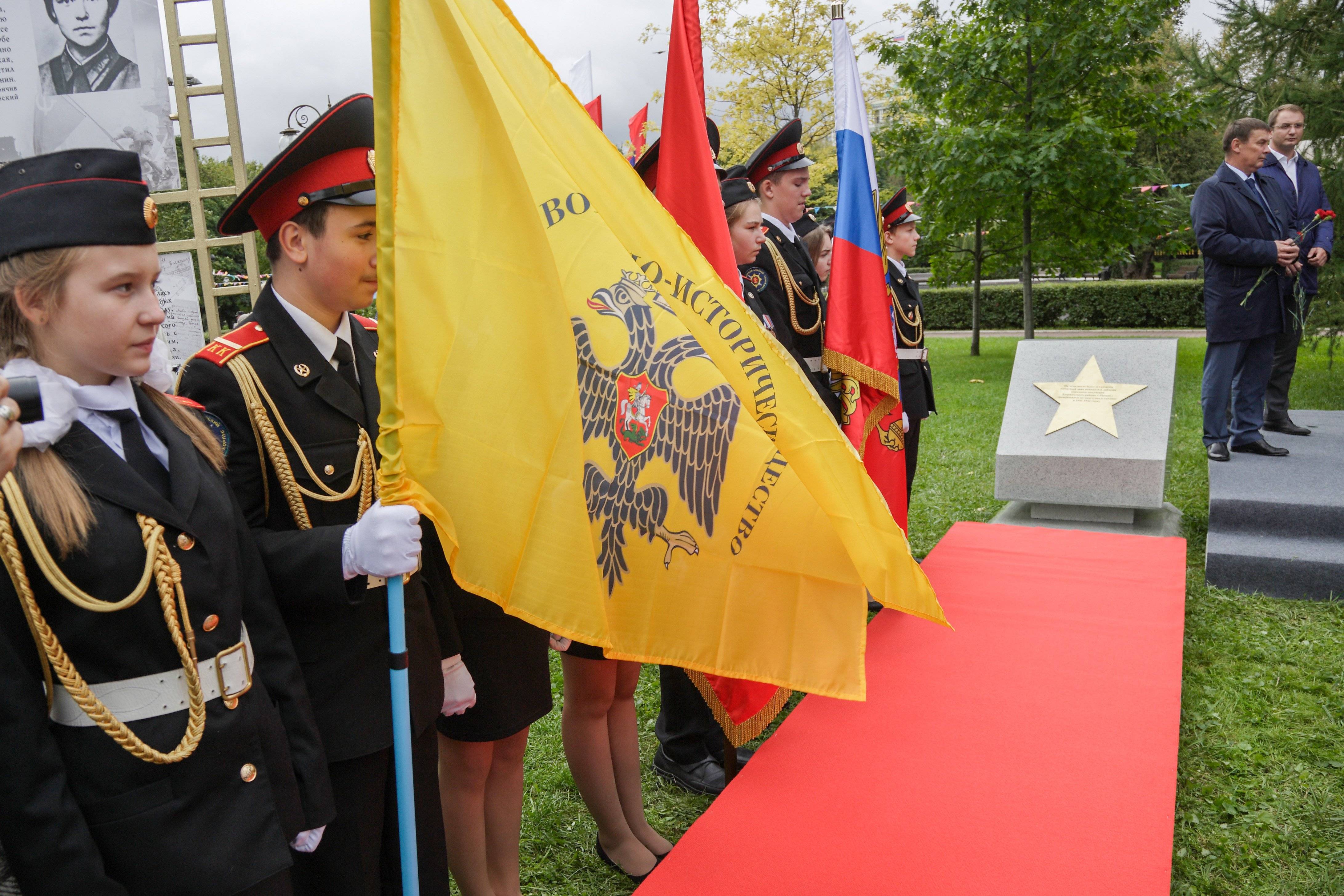Закладные камни, посвященные дивизиям московского ополчения