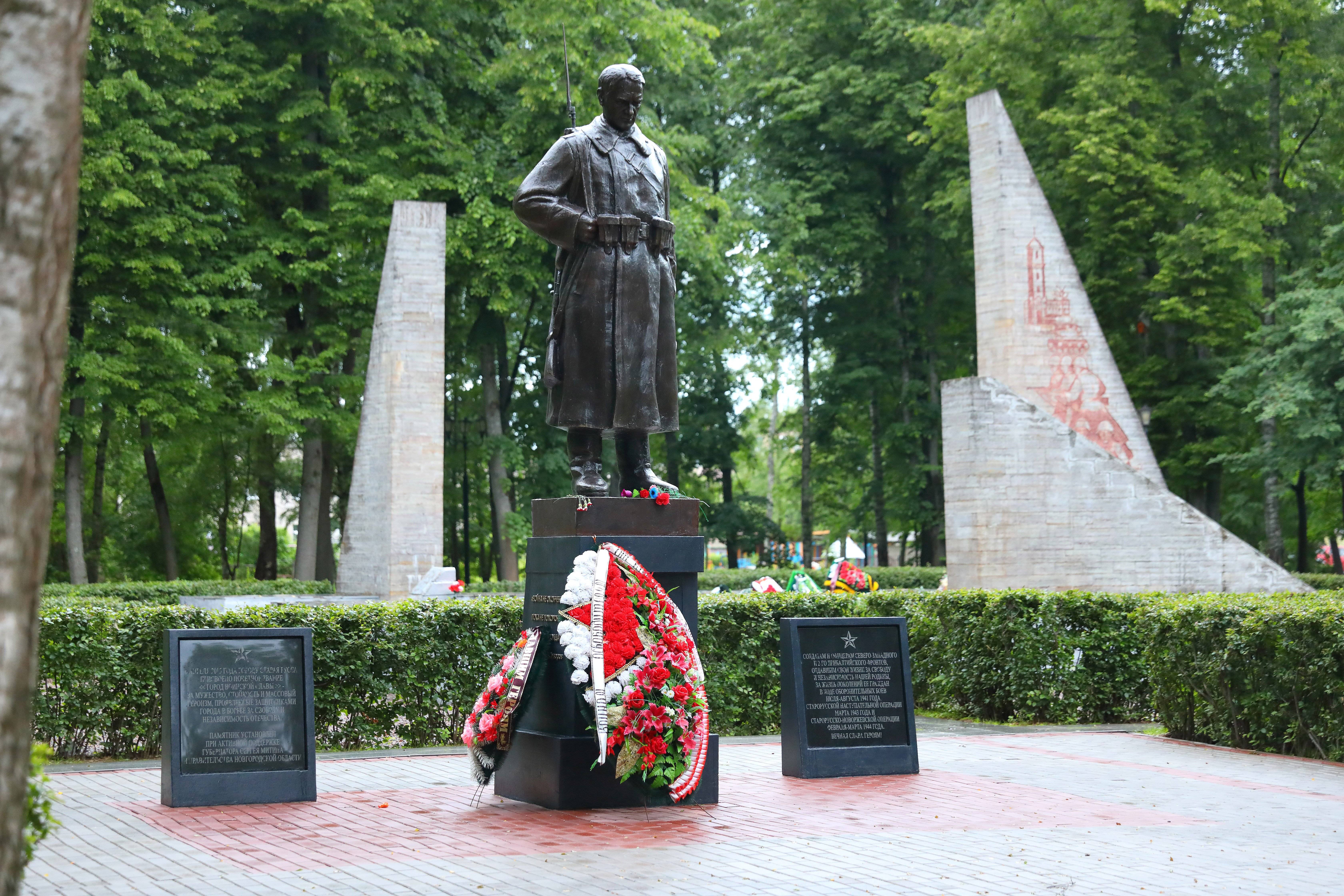 Памятник Советскому солдату - Старая Русса