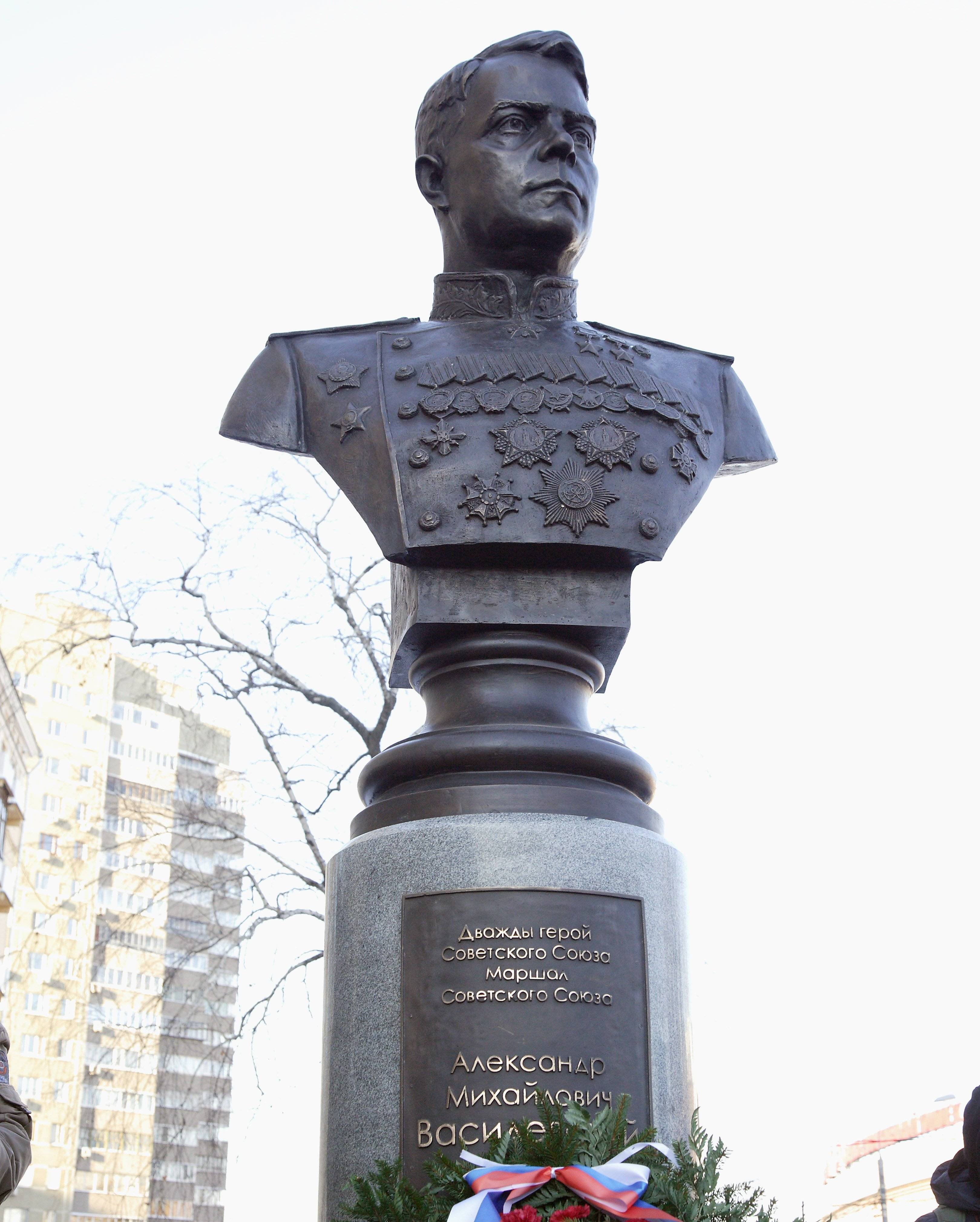 Бюст Дважды Герою Советского Союза А.М.Василевскому