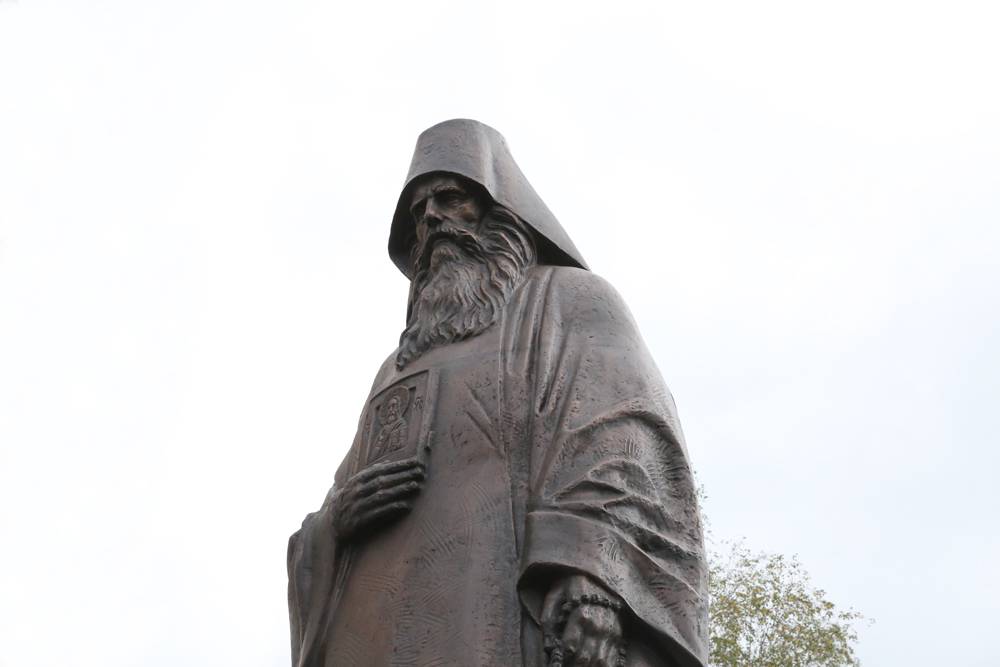 Памятник Силуану Афонскому