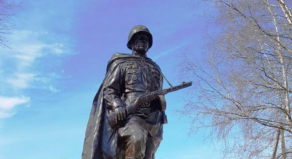 Памятник Советскому солдату-победителю в Псковской области
