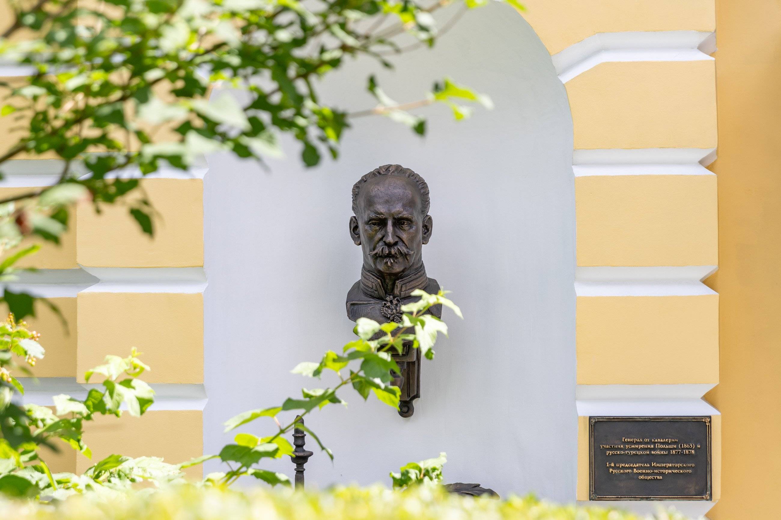 Бюст генералу Д.А.Скалону