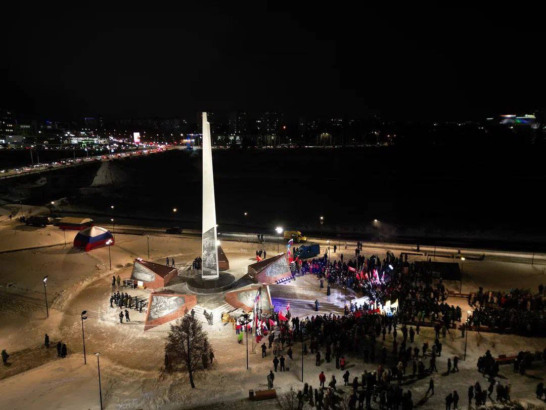 Стела "Кемерово – Город трудовой доблести"