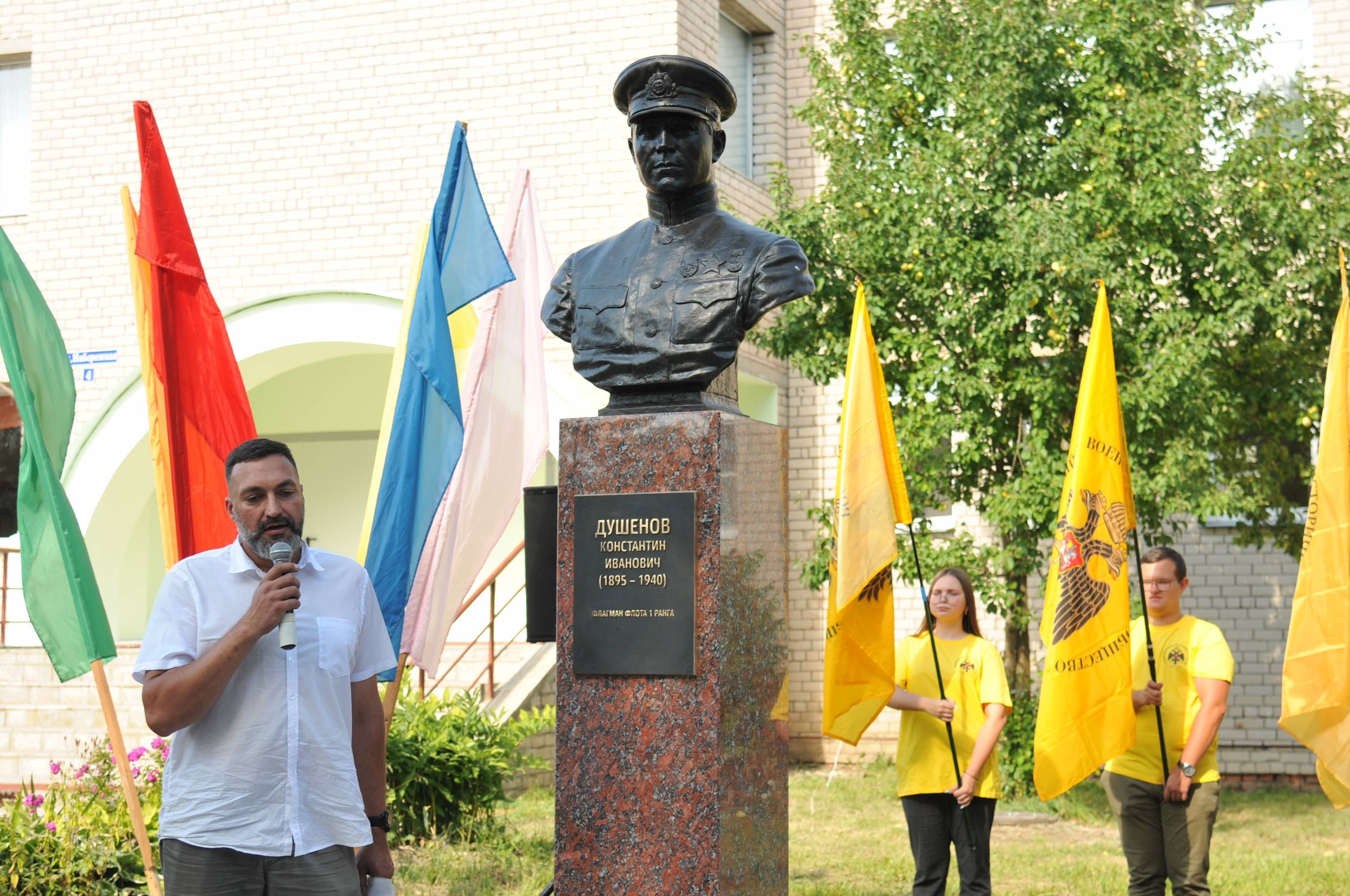 Бюст  К.И.Душенову, флагману 1-го ранга