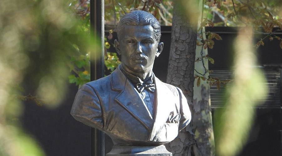 Памятник-бюст разведчику Д.А.Быстролетову