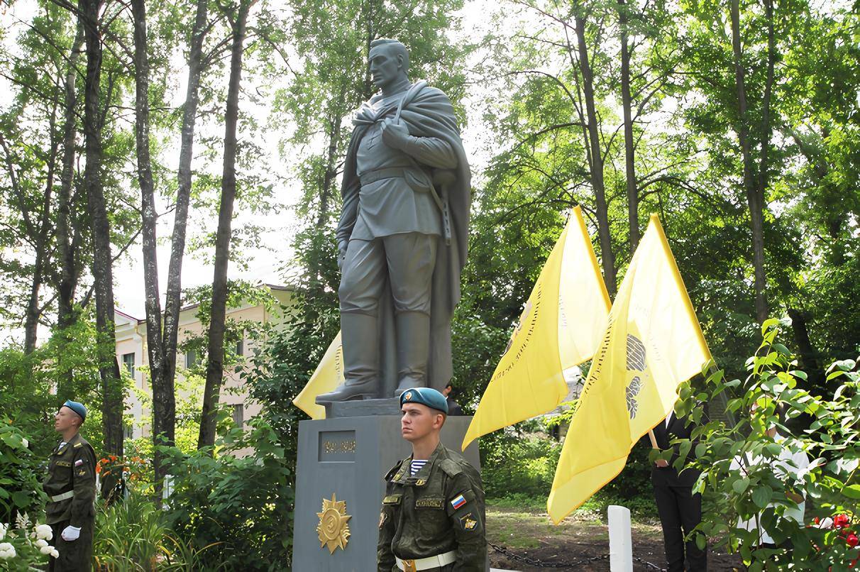 Памятник Советскому солдату, Псковская область