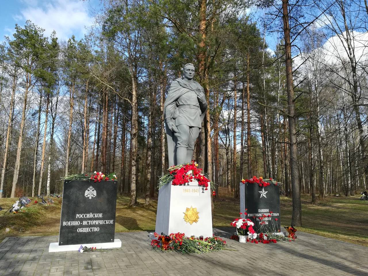 Памятник Советскому солдату, Ленинградская область