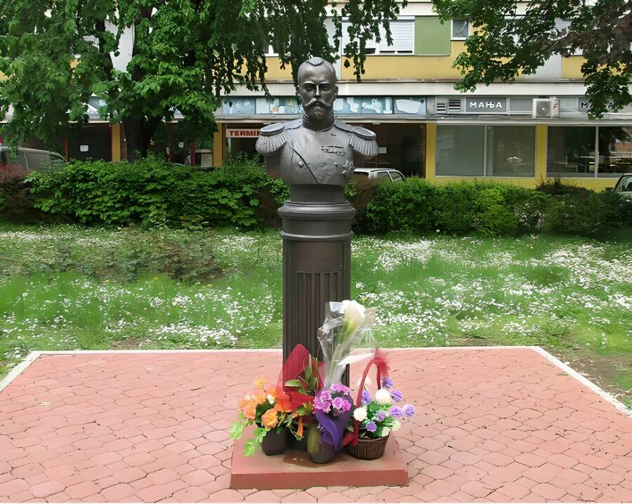 Бюст Императору Николаю II