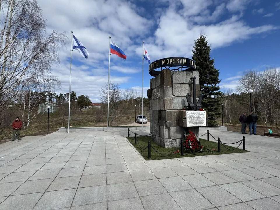 Памятник морякам Ладожской флотилии